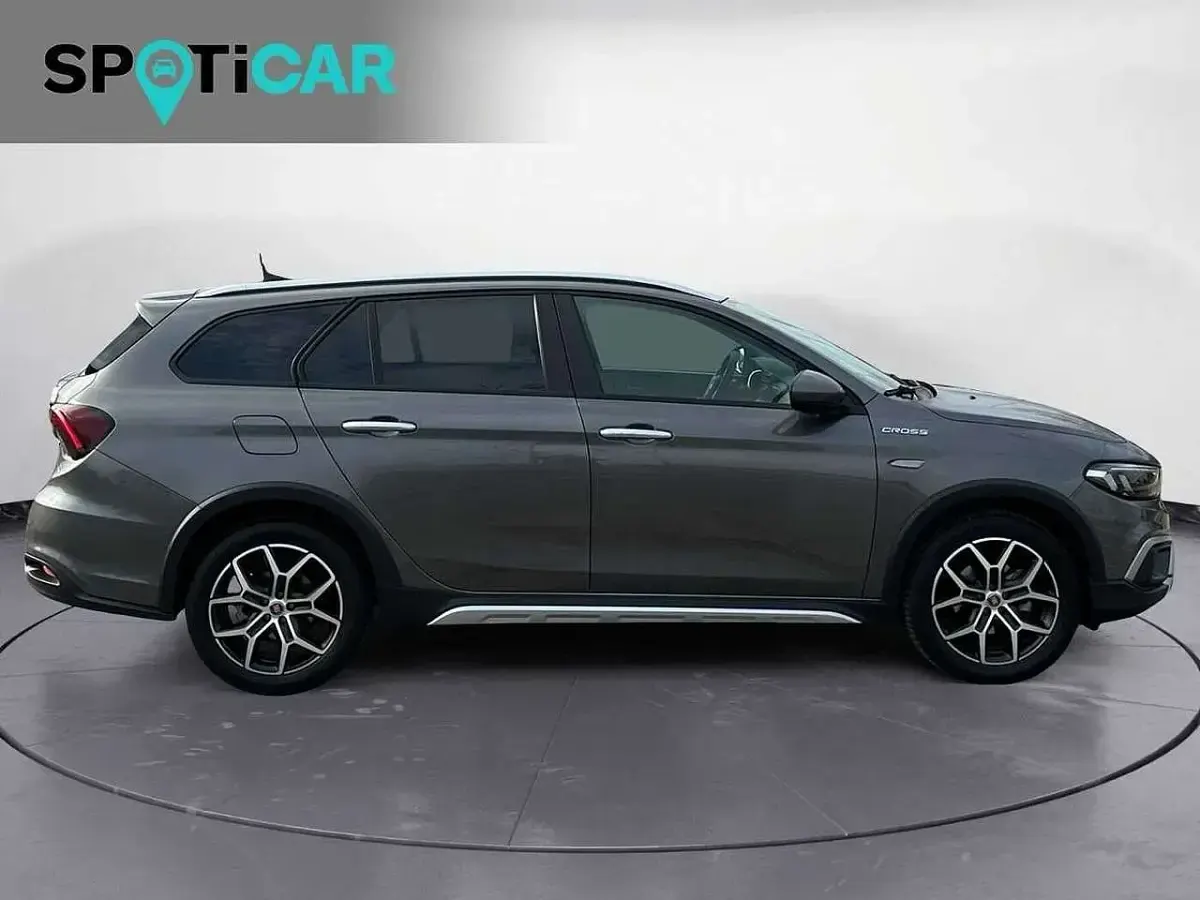 Usata Fiat Tipo Cross 131 CV (96 kW) 2022 Grigio Station wagon