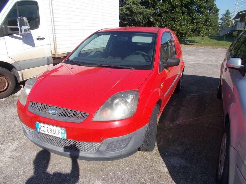 Rosso Usata 2006 Ford Fiesta Due volumi | 900 € (Buon prezzo) - Immagine 1/4