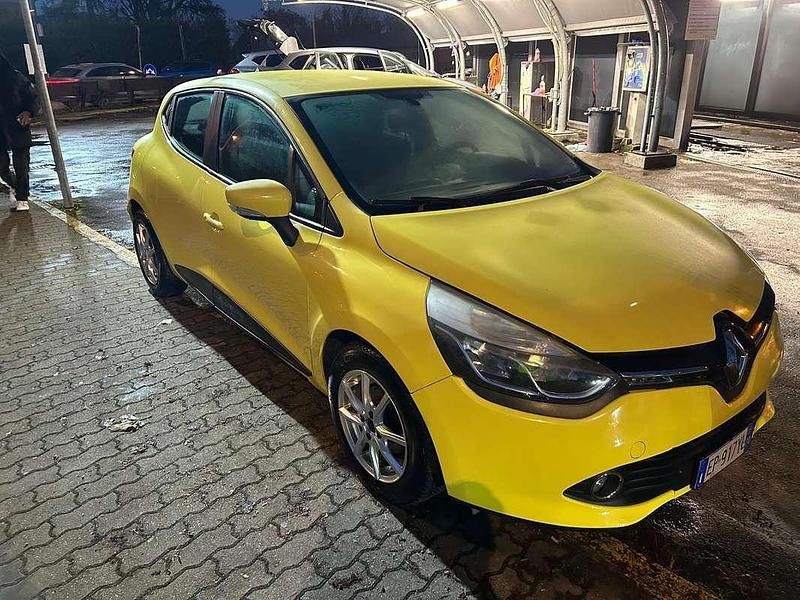 Usata 1995 Renault Clio Tre volumi | 5500 € - Immagine 1/4