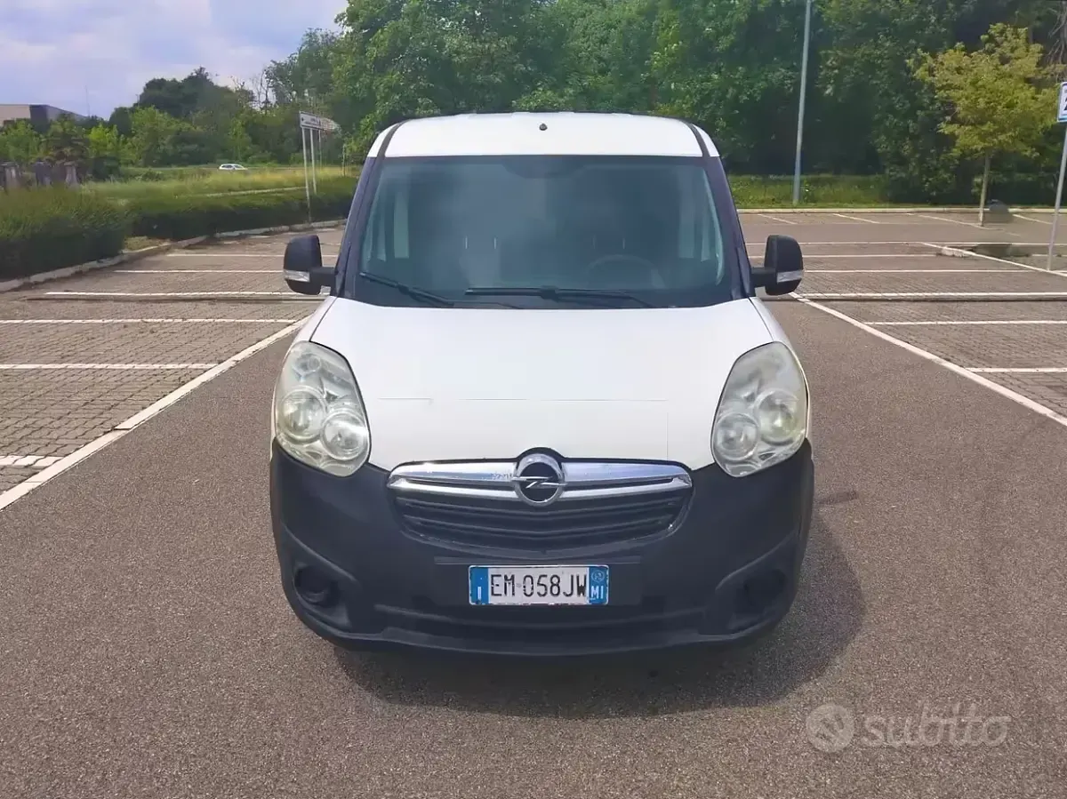 Usata Opel Combo 105 CV (77 kW) 2012 Bianco Monovolume
