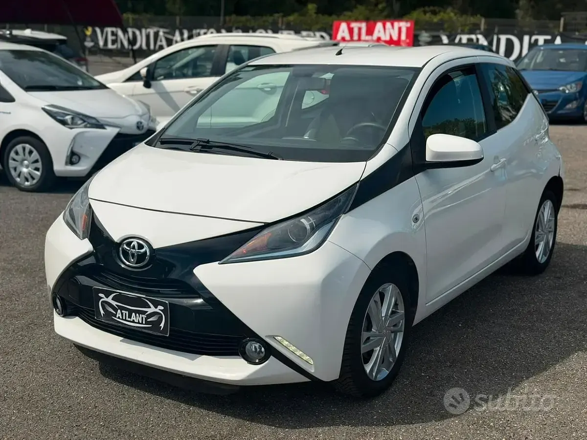 Usata Toyota Aygo X-play 69 CV (50 kW) 2014 Bianco Utilitaria