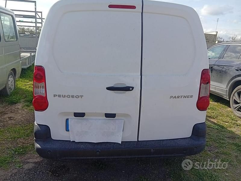 Gebraucht Peugeot Partner 98 PS (72 kW) 2019 Weiß Van / Kleinbus