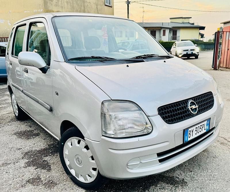Usata Opel Agila 74 CV (54 kW) 2001 Grigio Monovolume