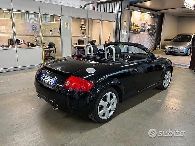 Usata Audi TT Roadster Ambiente 225 CV (165 kW) 2002 Nero Cabrio