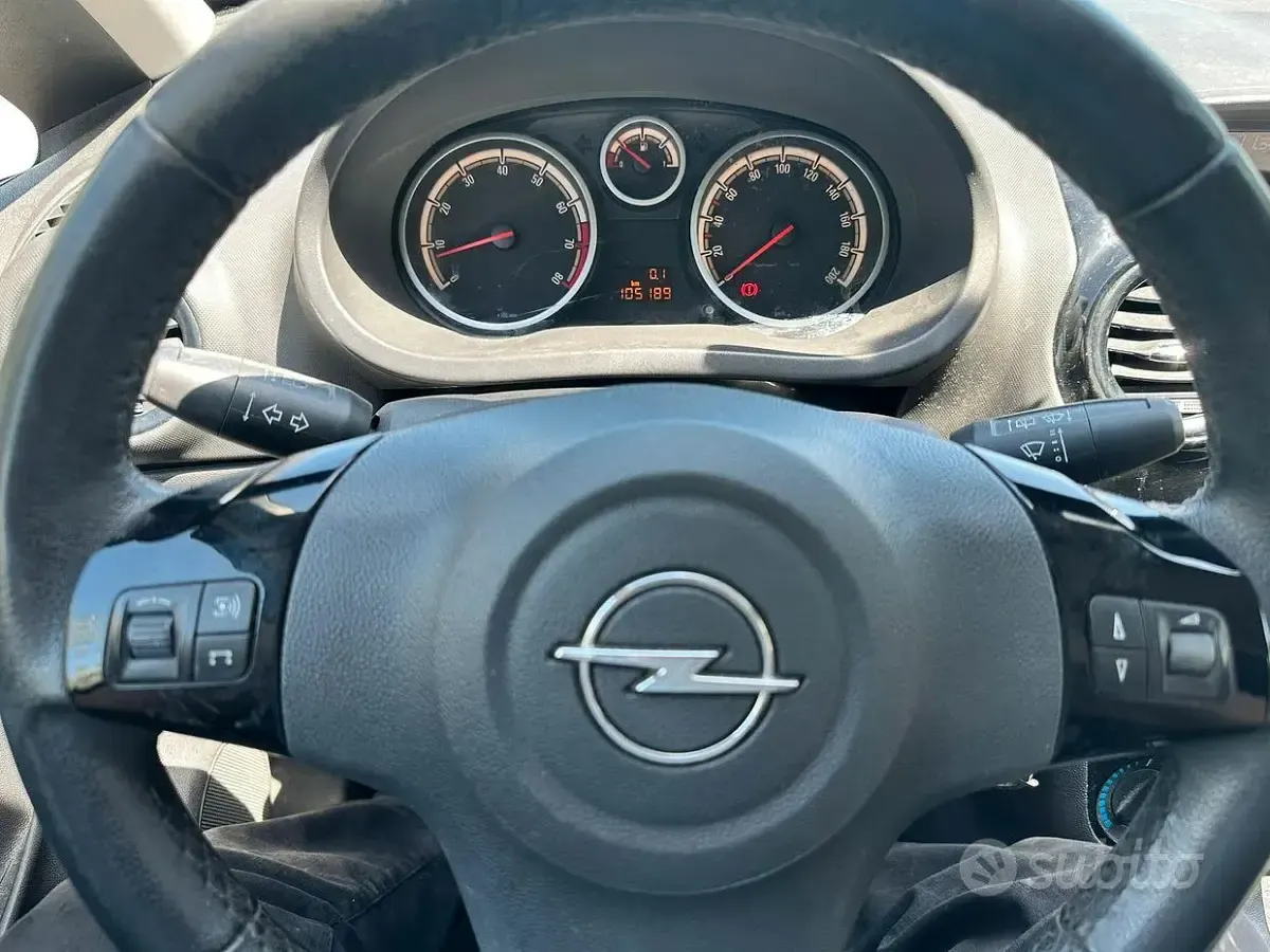 Usata Opel Corsa 80 CV (58 kW) 2010 Bianco Utilitaria