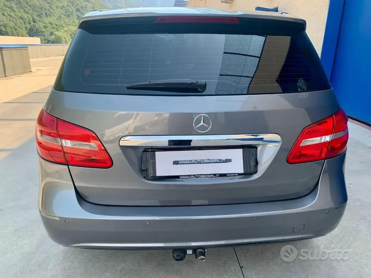 Usata Mercedes B200 Executive 136 CV (100 kW) 2014 Antracite metallizzato Utilitaria