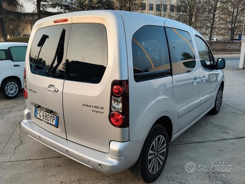 Usata Peugeot Partner Tepee Active 99 CV (72 kW) 2017 Grigio Monovolume