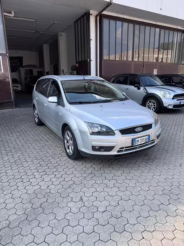 Usata Ford Focus S 90 CV (66 kW) 2007 Grigio Station wagon