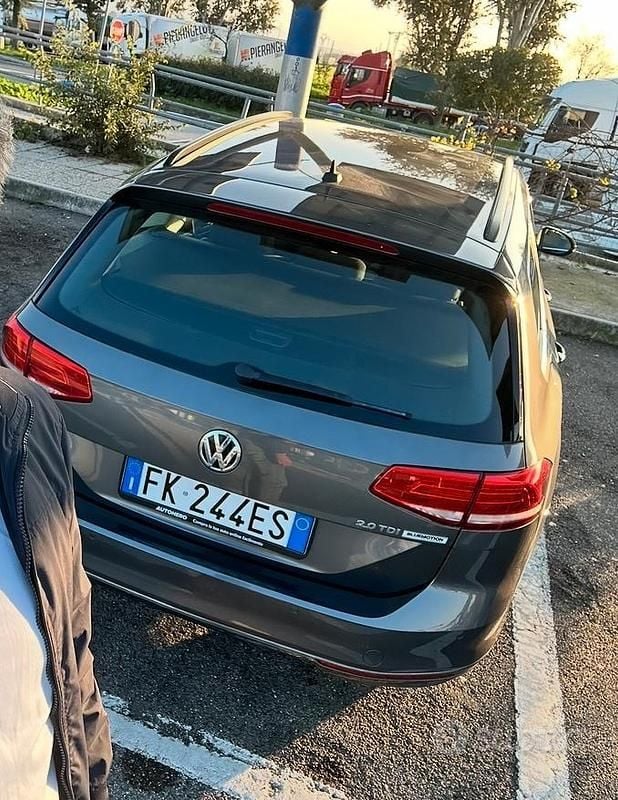 Usata VW Passat 150 CV (110 kW) 2017 Grigio Station wagon