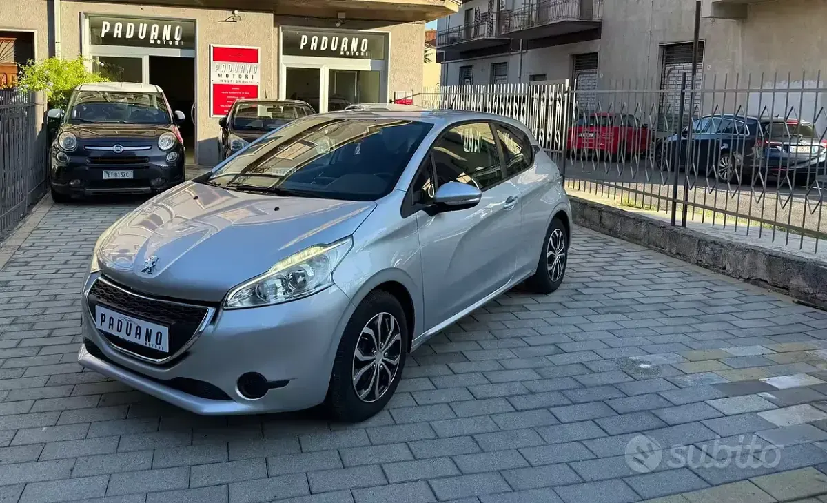 Usata Peugeot 208 Active 82 CV (60 kW) 2014 Grigio Utilitaria