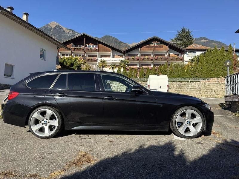 Nero Usata 2013 BMW 330 Comfort Edition Station wagon | 13.000 € (Molto cara) - Immagine 1/4