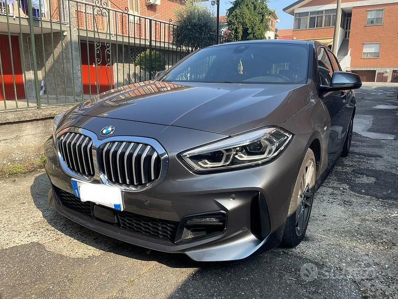 Grigio Usata 2021 BMW 118 M Sport Due volumi | 25.800 € (Buon prezzo) - Immagine 1/4