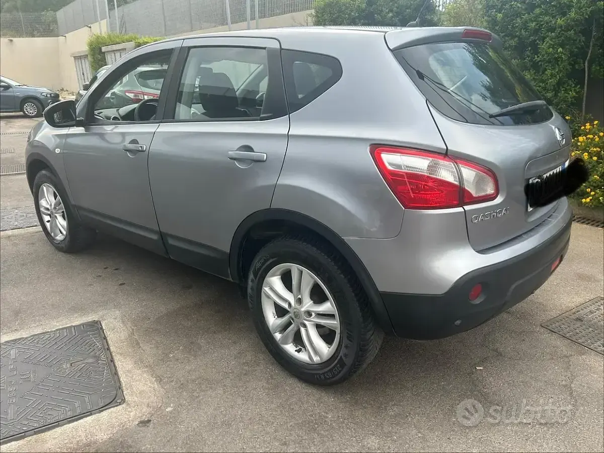 Usata Nissan Qashqai N-TEC 150 CV (110 kW) 2011 Grigio SUV