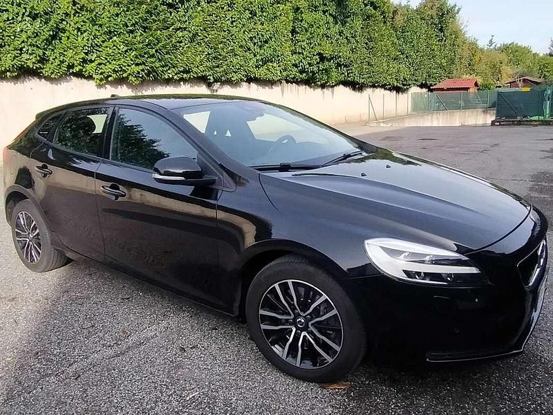 Nero Usata 2019 Volvo V40 Plus Tre volumi | 15.000 € (Cara) - Immagine 1/4
