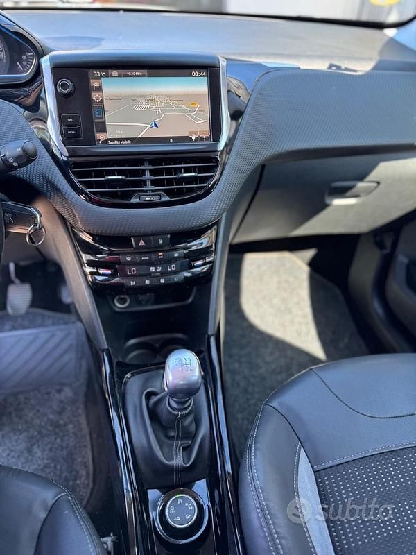 Usata Peugeot 2008 92 CV (67 kW) 2015 Grigio SUV