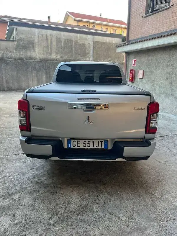 Usata Mitsubishi L200 Intense 150 CV (110 kW) 2021 Argento Pick-up