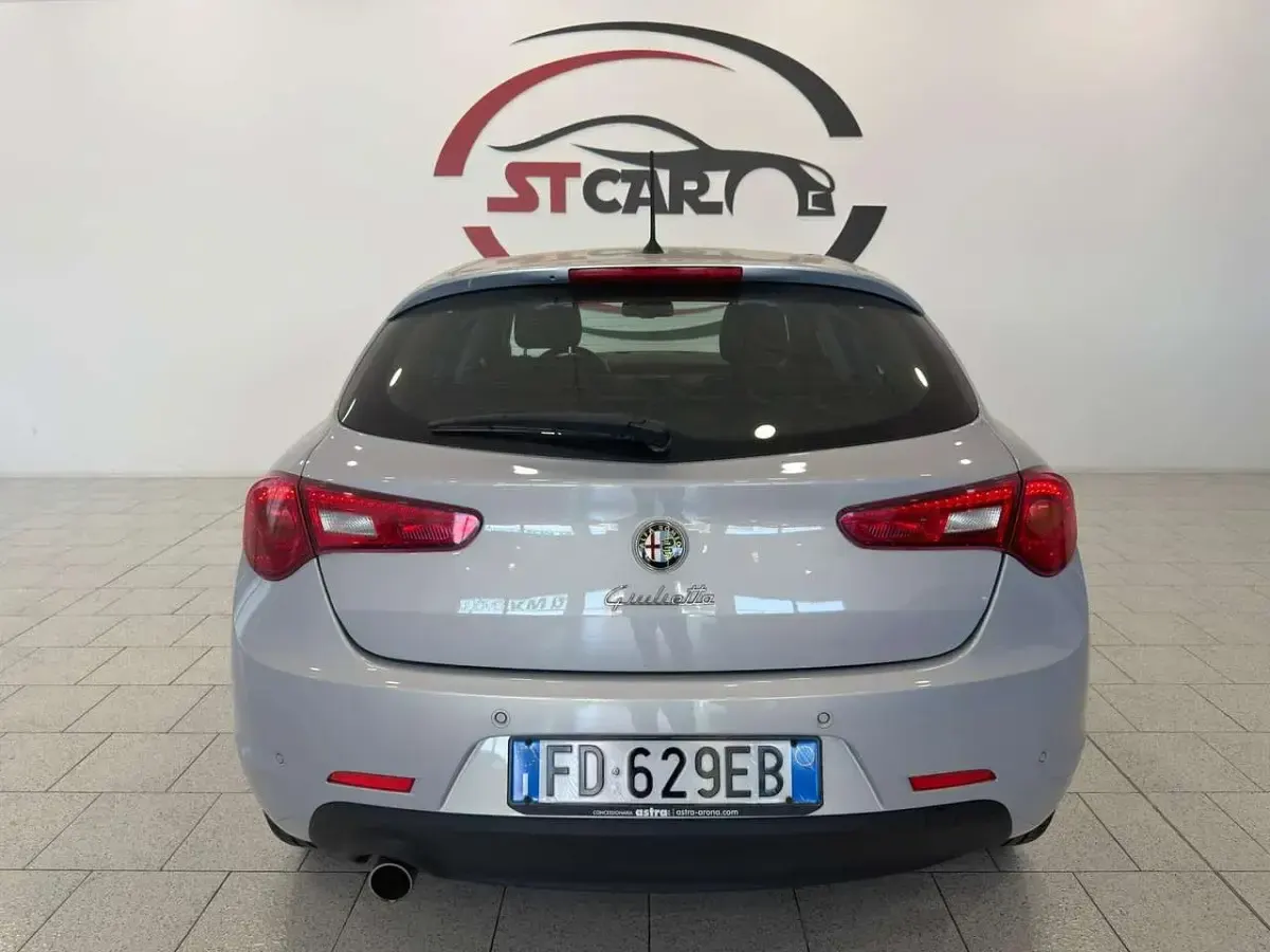 Usata Alfa Romeo Giulietta Super 120 CV (88 kW) 2016 Argento Utilitaria