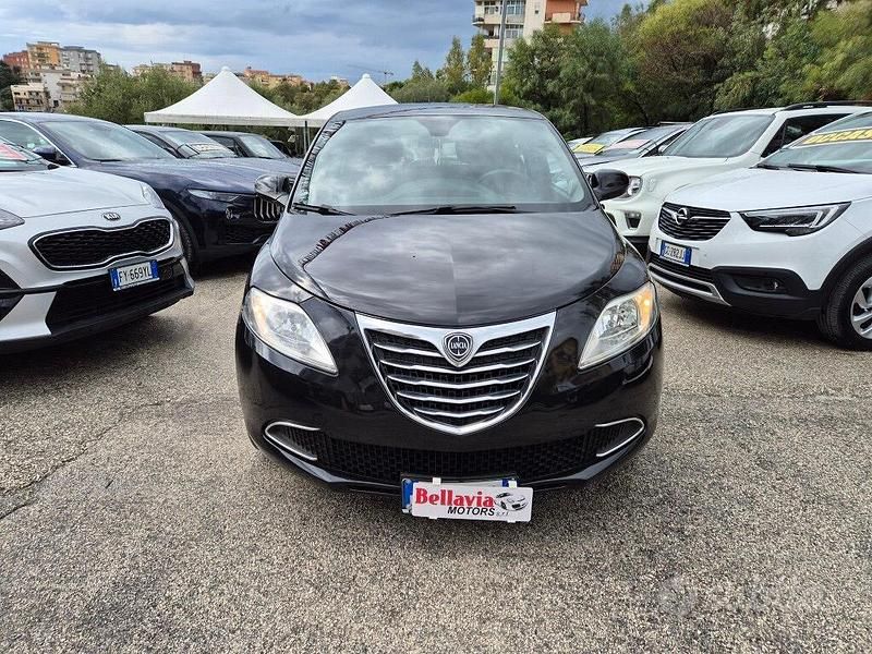 Usata Lancia Ypsilon Gold 69 CV (50 kW) 2015 Nero Utilitaria