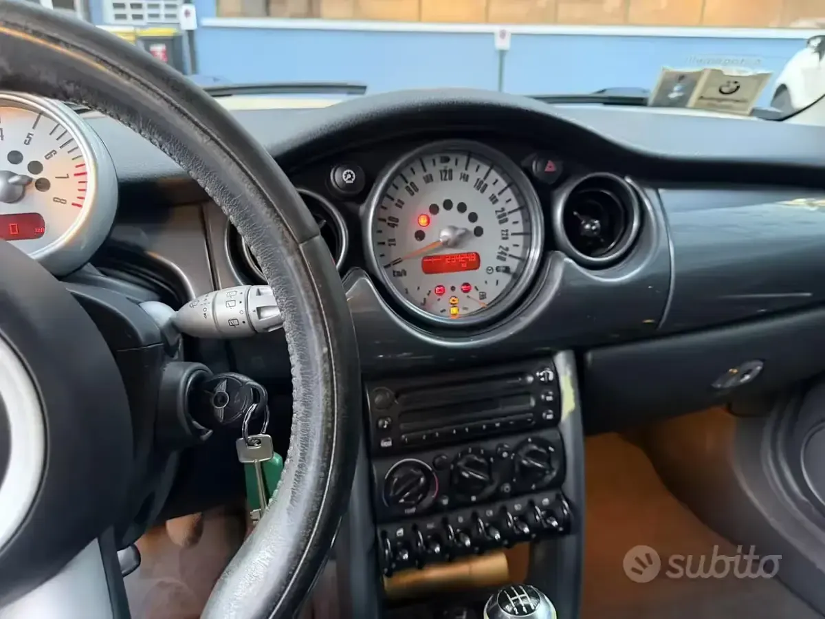 Usata Mini Cooper 116 CV (85 kW) 2005 Grigio Utilitaria