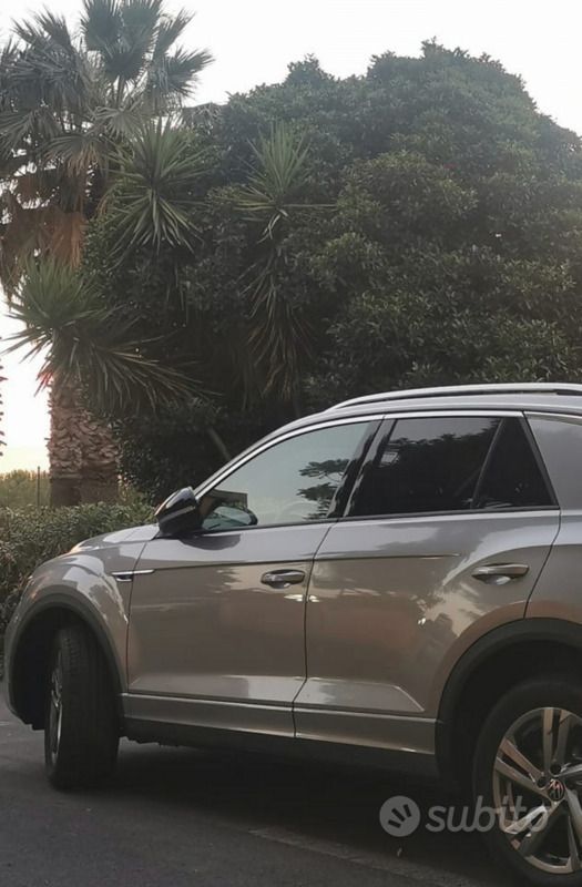 Grigio Usata 2022 VW T-Roc SUV | 24.000 € (Molto cara) - Immagine 1/4