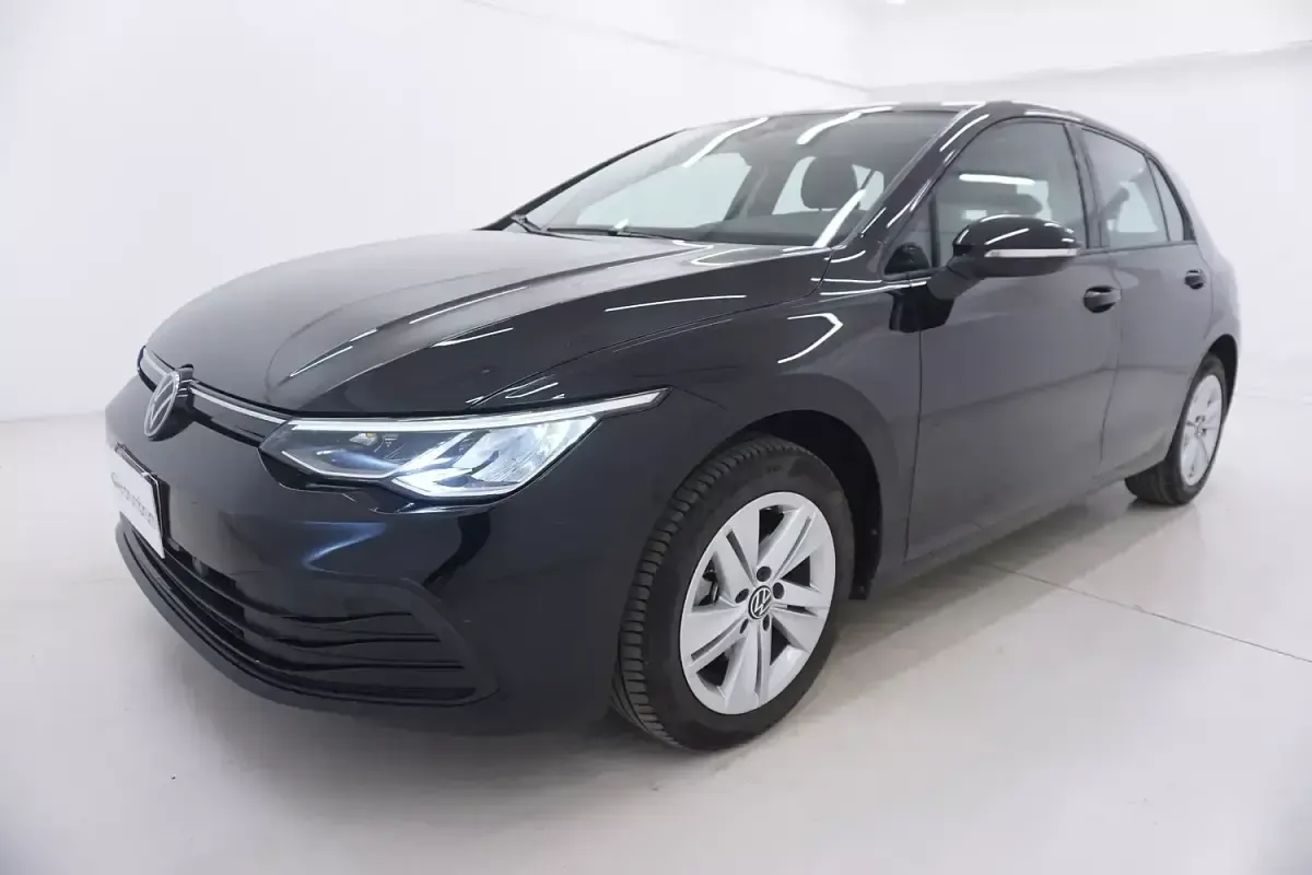 Usata VW Golf VIII Life 110 CV (80 kW) 2023 Neronero Berlina