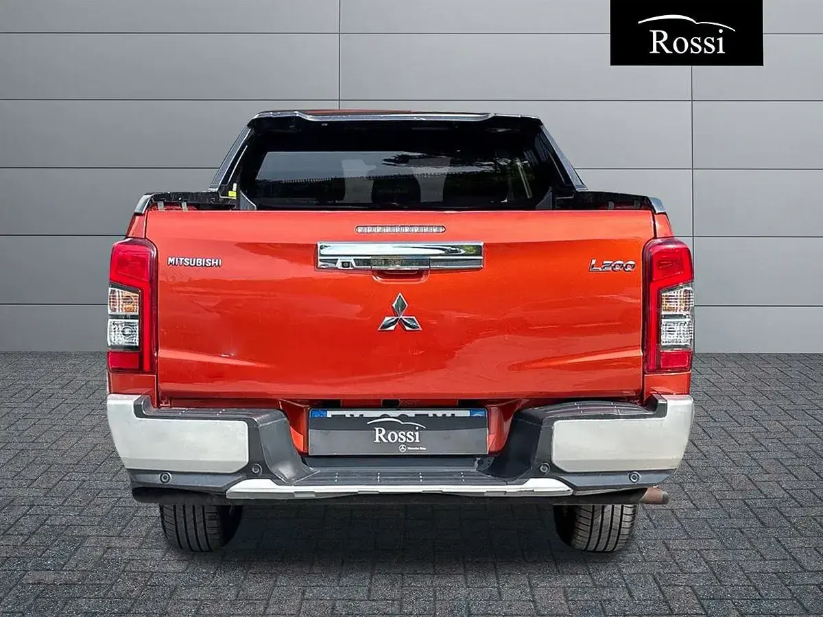 Usata Mitsubishi L200 Intense 150 CV (110 kW) 2019 Arancione metallizzato Pick-up