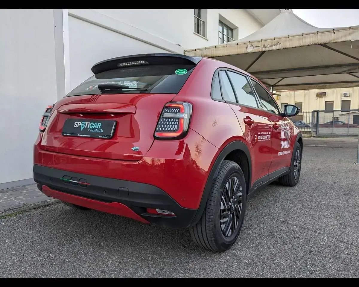 Usata Fiat 600E Red 61 kW (84 CV) 2023 Rosso pastello SUV