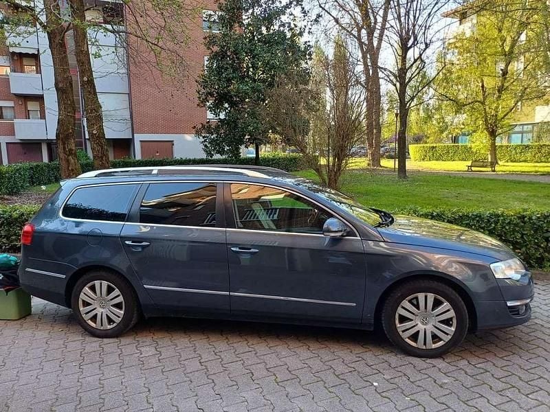 Usata VW Passat 170 CV (125 kW) 2009 Grigio Station wagon