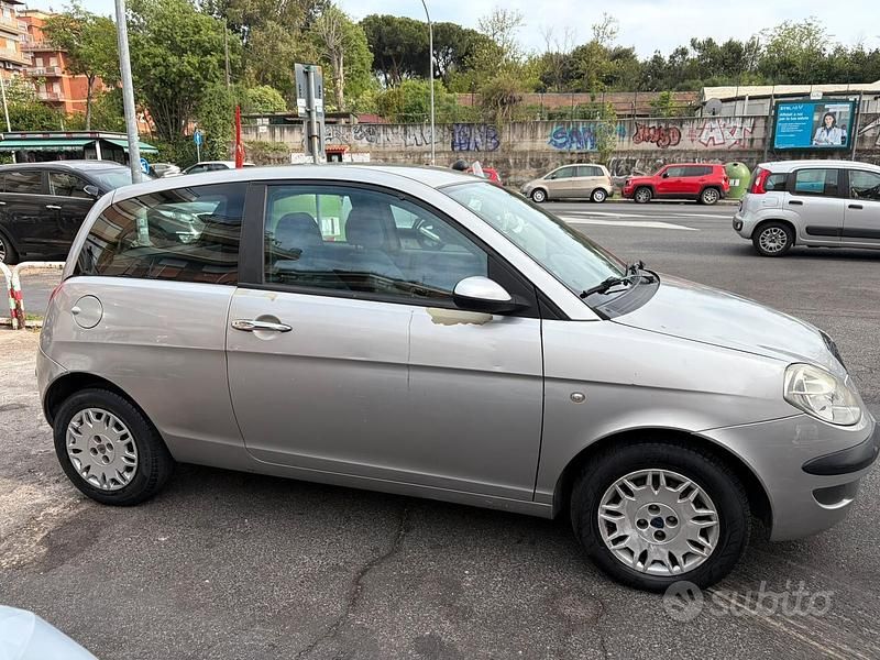 Usata Lancia Ypsilon 70 CV (51 kW) 2006 Grigio Utilitaria