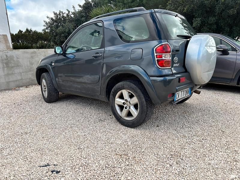 Usata Toyota RAV4 150 CV (110 kW) 2004 Grigio SUV