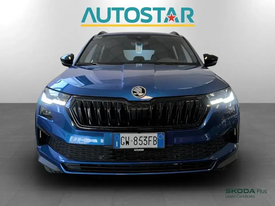 Usata Skoda Karoq SportLine 150 CV (110 kW) 2024 Blu race metallizzato SUV