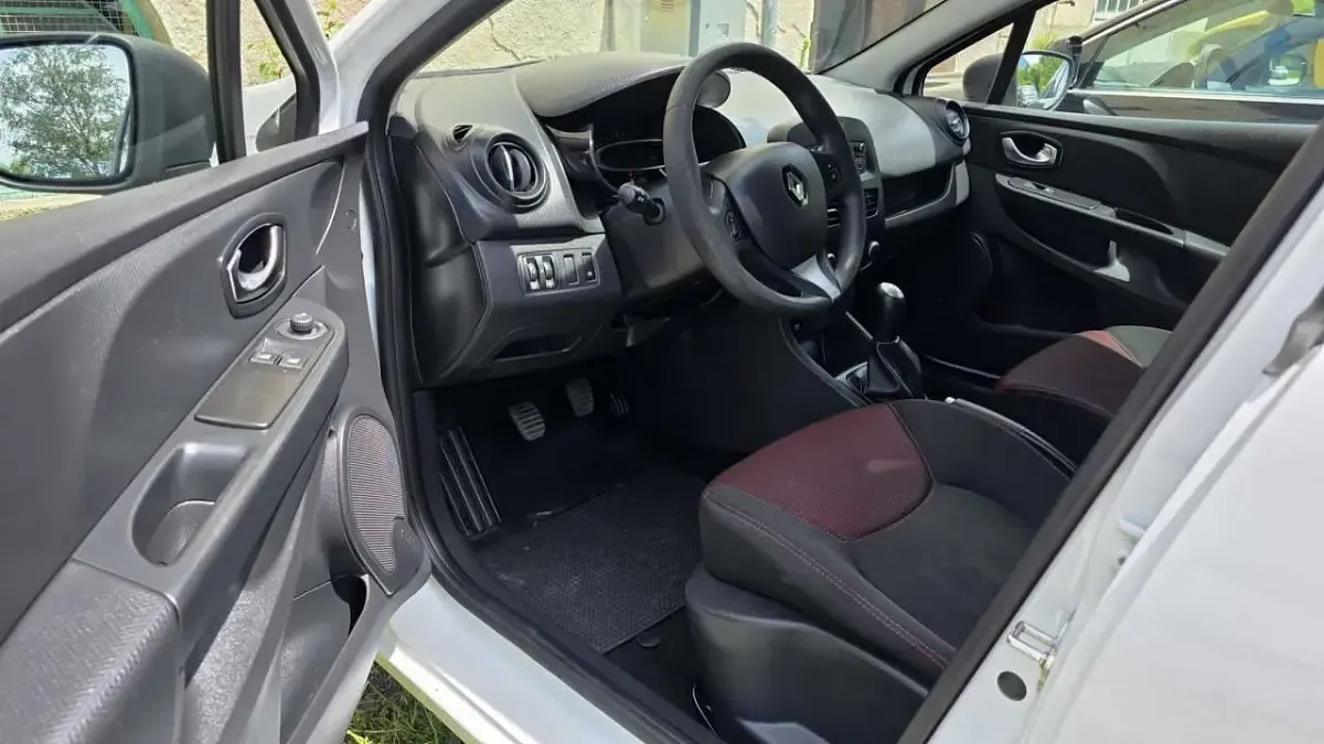 Usata Renault Clio IV Expression 75 CV (55 kW) 2015 Bianco Berlina