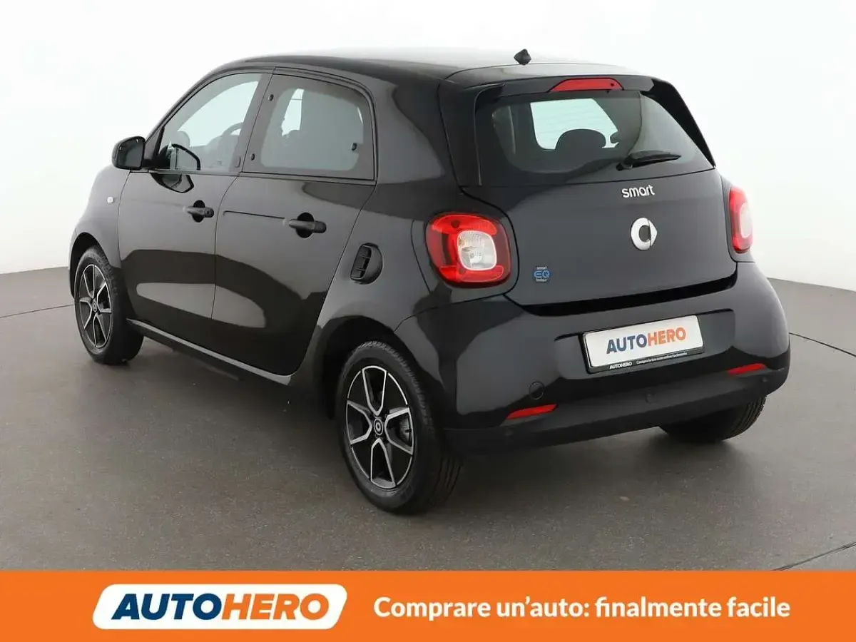 Usata Smart ForFour Electric Drive Passion 60 kW (82 CV) 2020 Nero Berlina