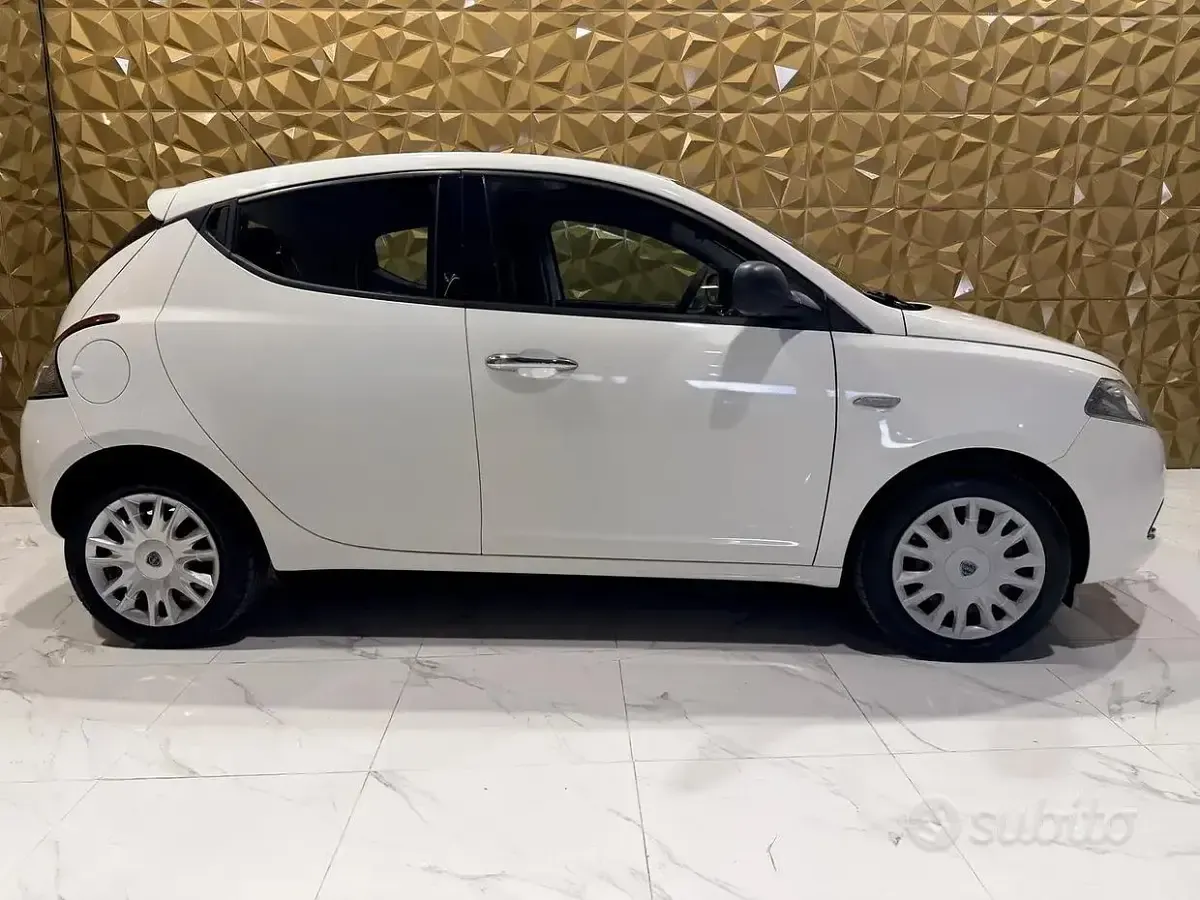 Usata Lancia Ypsilon Silver 69 CV (50 kW) 2013 Bianco Utilitaria