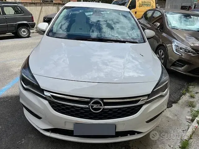 Usata Opel Astra 110 CV (80 kW) 2015 Bianco Berlina