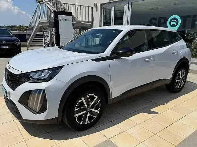 Usata Peugeot 2008 Active 102 CV (75 kW) 2024 SUV
