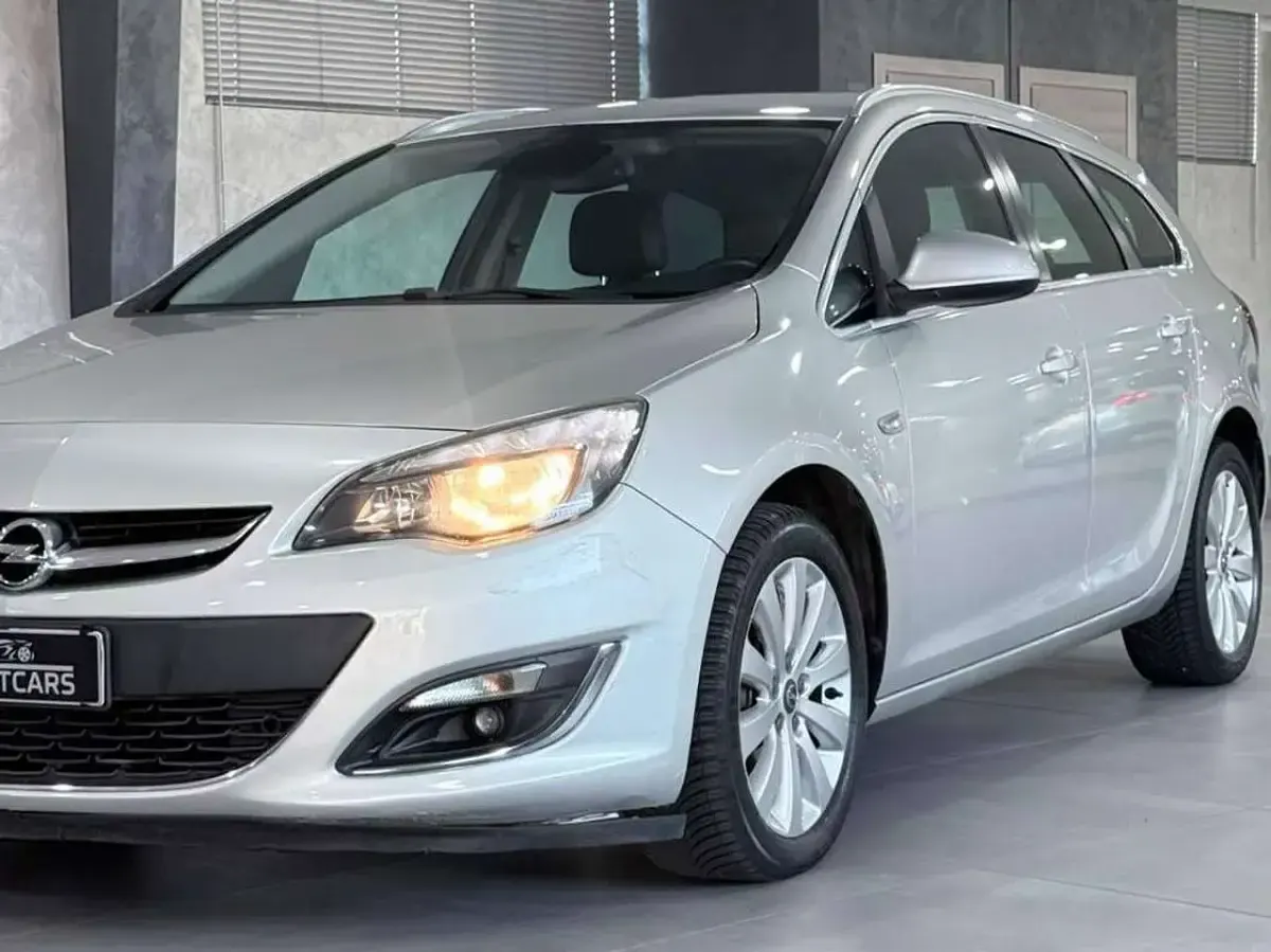 Usata Opel Astra Business 131 CV (96 kW) 2014 Argento Station wagon