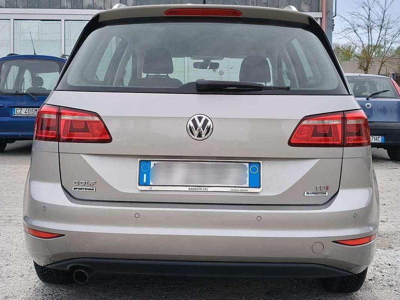 Usata VW Golf Sportsvan Highline 110 CV (80 kW) 2016 Grigio Monovolume
