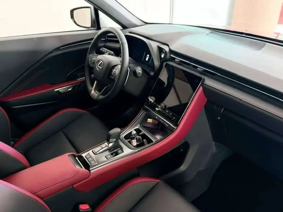 Nuova Lexus LBX 91 CV (66 kW) 2026 Rosso SUV