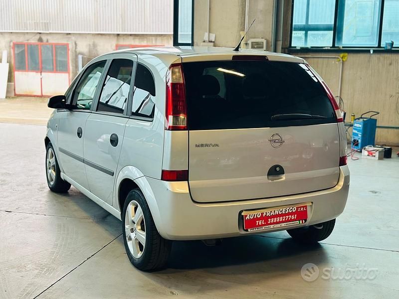 Usata Opel Meriva Cosmo 90 CV (66 kW) 2004 Grigio Monovolume