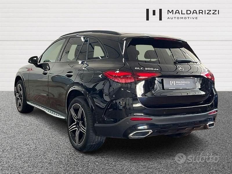Usata Mercedes GLC300 Advanced 333 CV (244 kW) 2023 Nero SUV