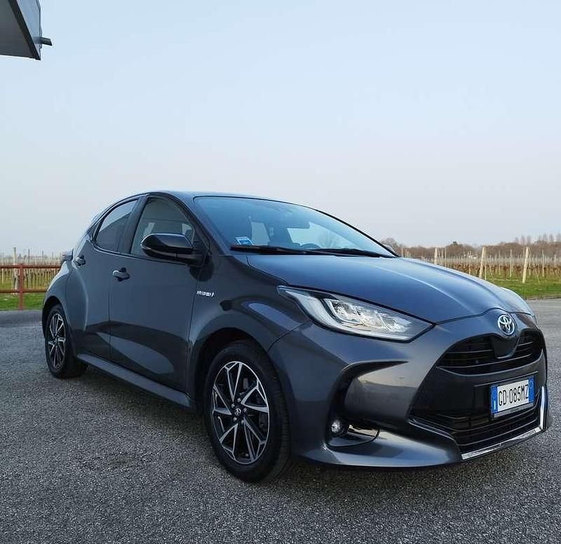 Usata Toyota Yaris Hybrid Lounge 116 CV (85 kW) 2021 Berlina