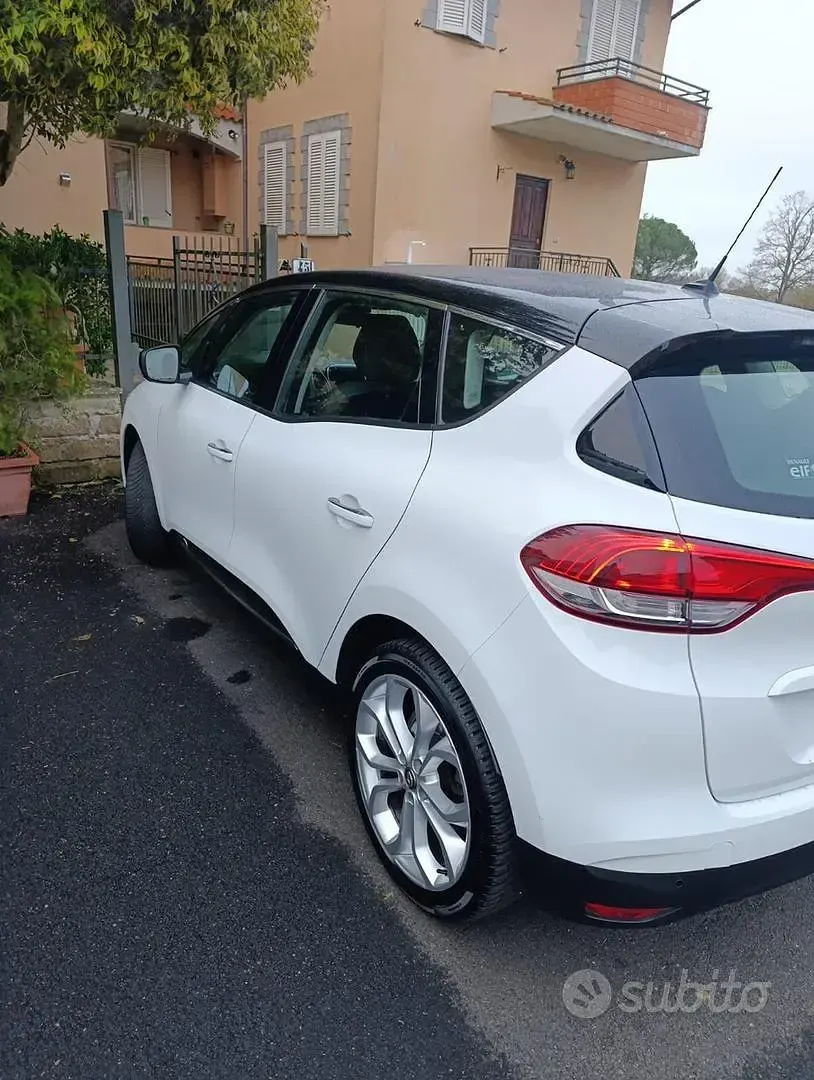 Usata Renault Scénic 120 CV (88 kW) 2020 Monovolume