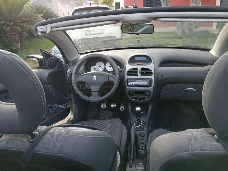 Usata Peugeot 206 CC Quiksilver 109 CV (80 kW) 2004 Argento Cabrio