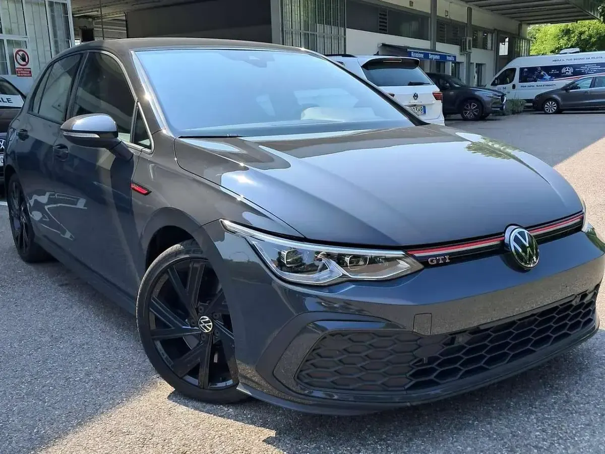 Usata VW Golf VIII GTI 245 CV (180 kW) 2023 Deep black perlato Berlina