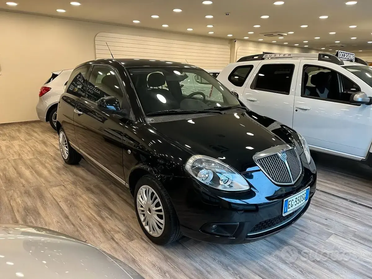 Usata Lancia Ypsilon 69 CV (50 kW) 2011 Nero Utilitaria