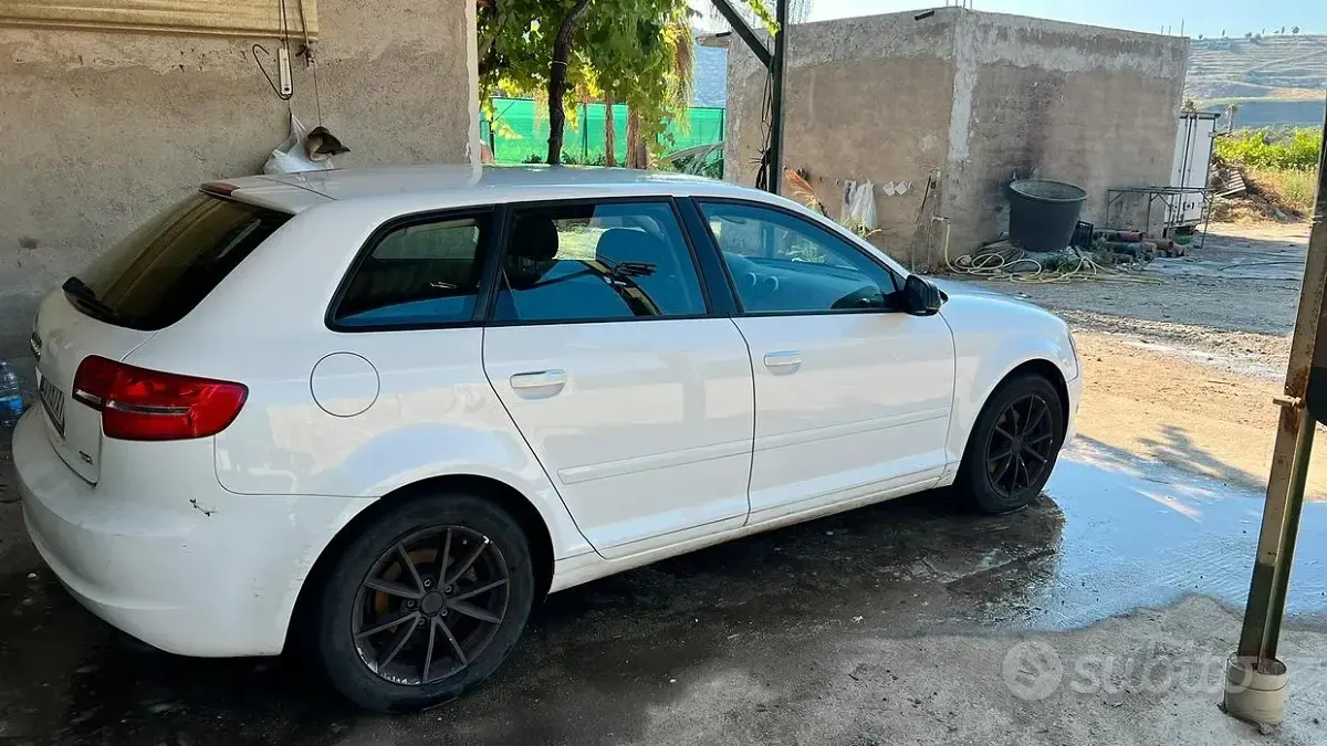 Usata Audi A3 Young 105 CV (77 kW) 2012 Bianco Utilitaria