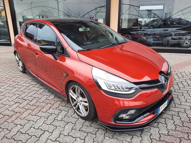 Usata Renault Clio IV R.S. 200 CV (147 kW) 2017 Rosso Berlina