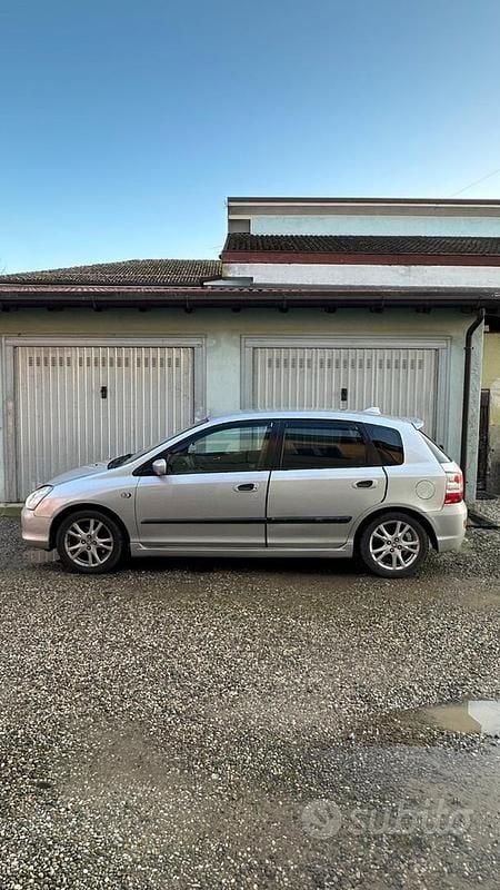 Usata Honda Civic 90 CV (66 kW) 2004 Grigio Berlina