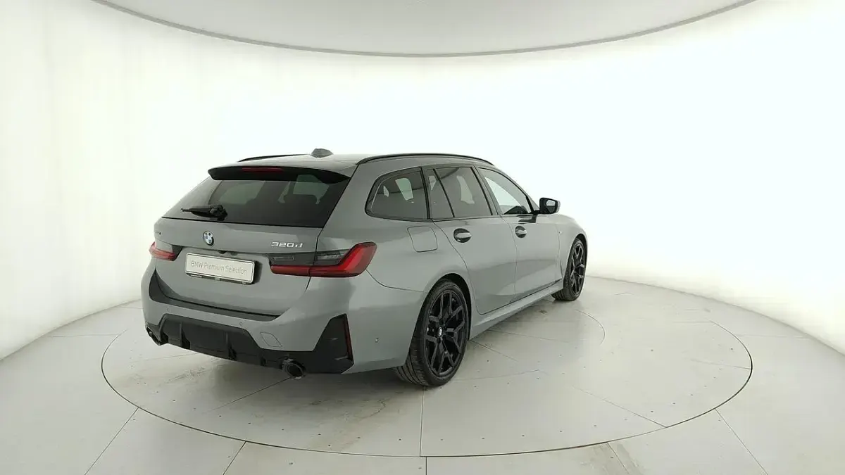 Usata BMW 320e 190 CV (139 kW) 2024 Grigio Station wagon